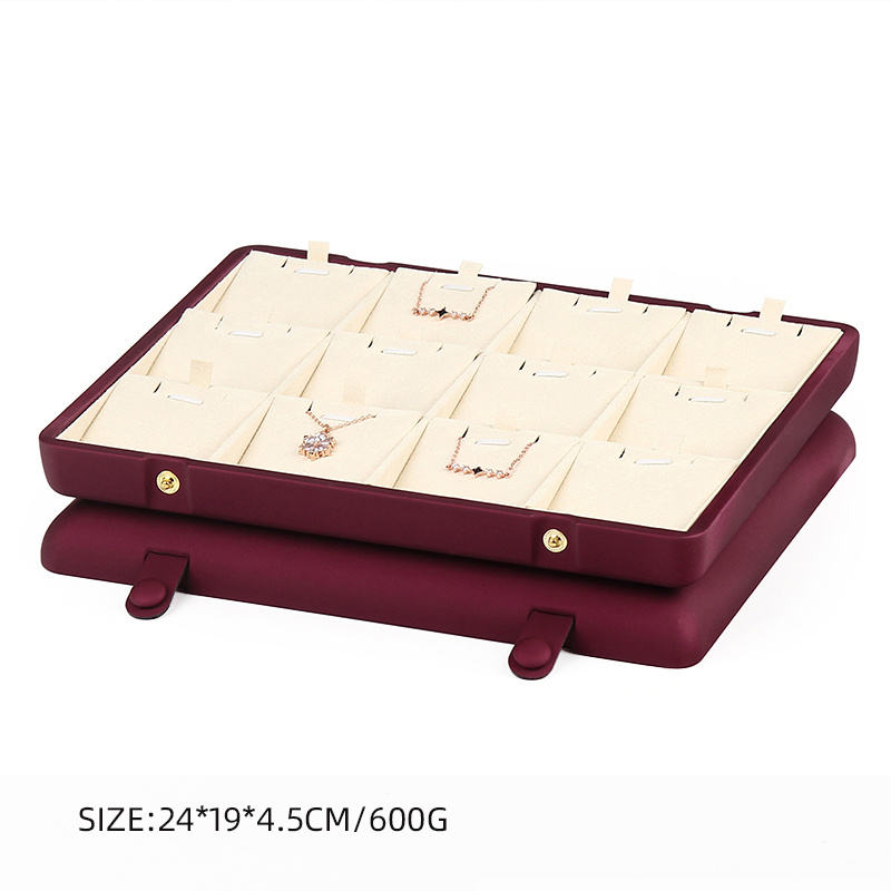 ถาดจี้สีแดง