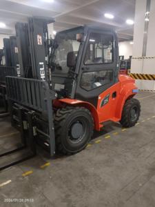 Truk Forklift Diesel Off-Road 2.5 Ton-5 Ton 4WD 4x4 3.5 Ton untuk Medan Berat Semua Jenis Forklift Internal Combustion untuk Dijual - Product Image 3