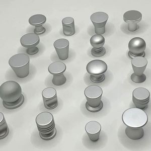 Venta al por mayor de fábrica: Tiradores y pomos de aleación de aluminio para gabinetes de cocina, herrajes para muebles de dormitorio y sala de estar - Product Image 4