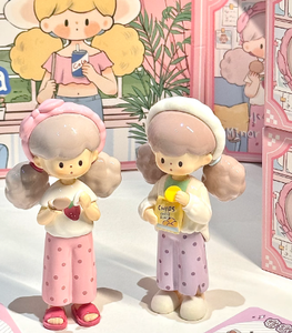 Molinta Licorne Série 'Little Holiday' Boîtes aveugles en PVC à la mode Figurines réconfortantes Trouver les créatures magiques de petites vacances - Product Image 6