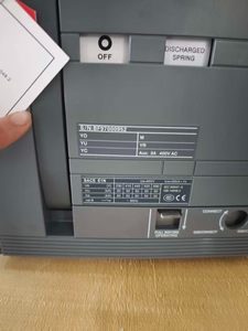 Disjoncteur pneumatique E1N1600 R1600 PR122/P-LSI 4P pour PLC - Product Image 1