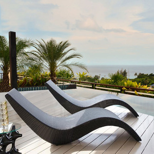 Chaise de plage moderne en métal, fauteuil lune, imitation rotin, tissu durable, structure en aluminium, pliable, inclinable, pour extérieur, chambre, hôtel - Product Image 1