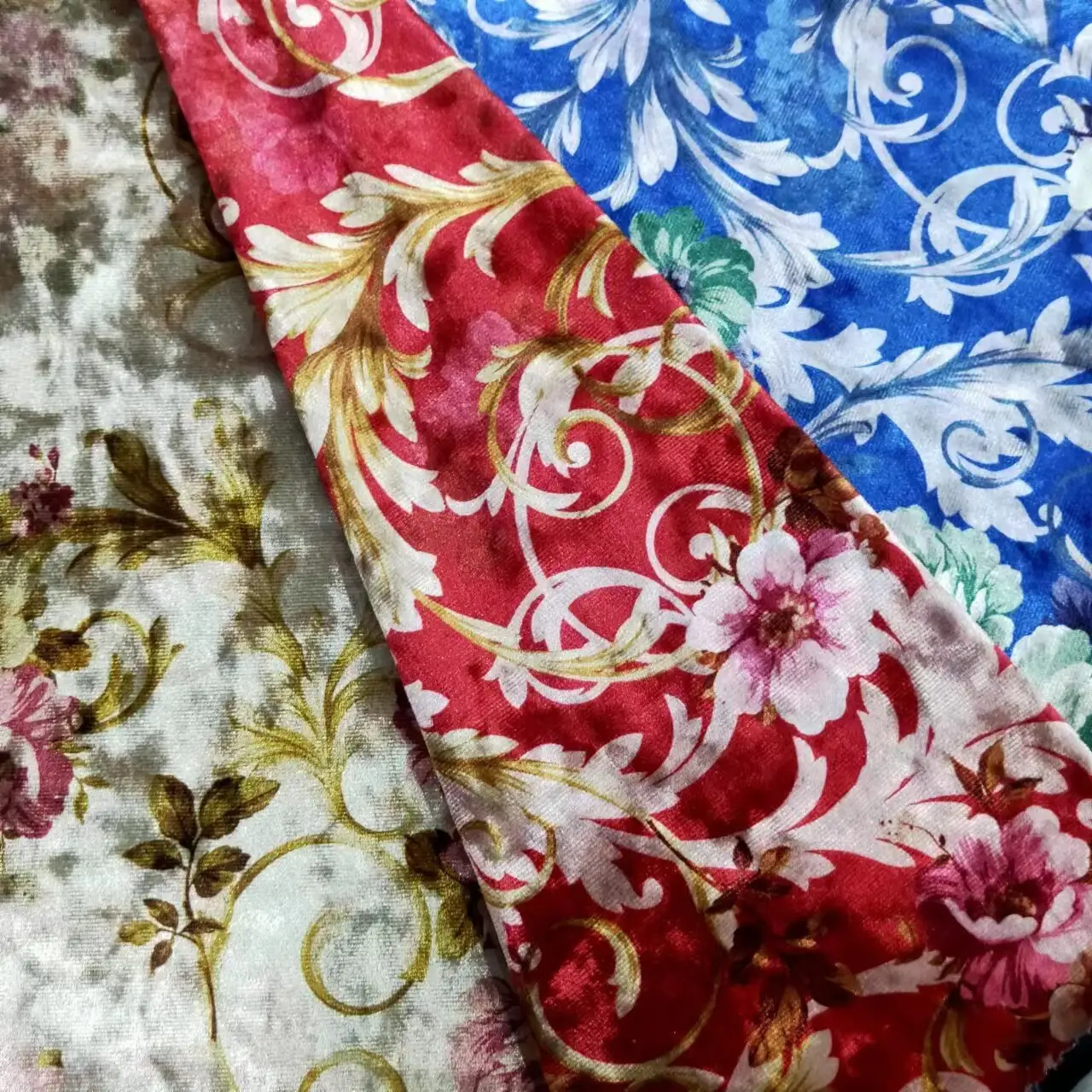 Penjualan terlaris kain beludru Cina grosir 100% kain cetak bunga poliester untuk pembuatan gaun malam