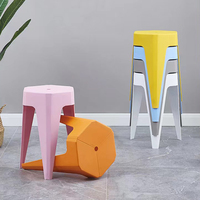 Vente en gros de places et de chaises d'extérieur en plastique PP Meubles de restaurant-Tabourets empilables Poufs Salon Chambre à coucher