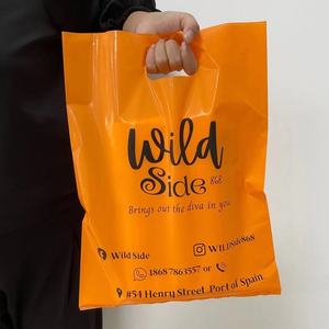 Sacs de courses en plastique PE orange découpés sur mesure avec logo personnalisé, faible MOQ, recyclables, sachets à fond plat avec bec verseur et fermeture supérieure - Product Image 1