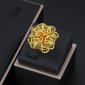 Bague de mariage de luxe plaquée or 24 carats pour femme, style classique, motif floral ajouré, principalement en laiton, vente en gros Jxx - Product Image 4