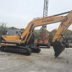 Excavadora de cadenas Hyundai R305LC-9T de 30 toneladas usada en stock, excavadora hidráulica original de Corea para construcción de túneles y terraplenes - Product Image 1