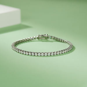 Pulsera de tenis con corte redondo J&C, fabricada en plata S925, engastada a mano con diamantes cultivados en laboratorio - 0.5 ct por piedra, color D, claridad VVS - Product Image 2