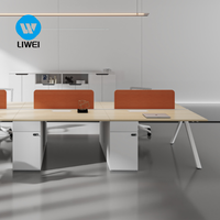 LIWEI Poste de travail de bureau moderne pour 6 personnes avec prises intégrées, table modulaire en bois pour équipe, écran en tissu orange fixable