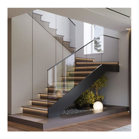 Escalier flottant moderne en bois massif et acier inoxydable pour hall intérieur avec garde-corps en verre, design droit à double poutre latérale