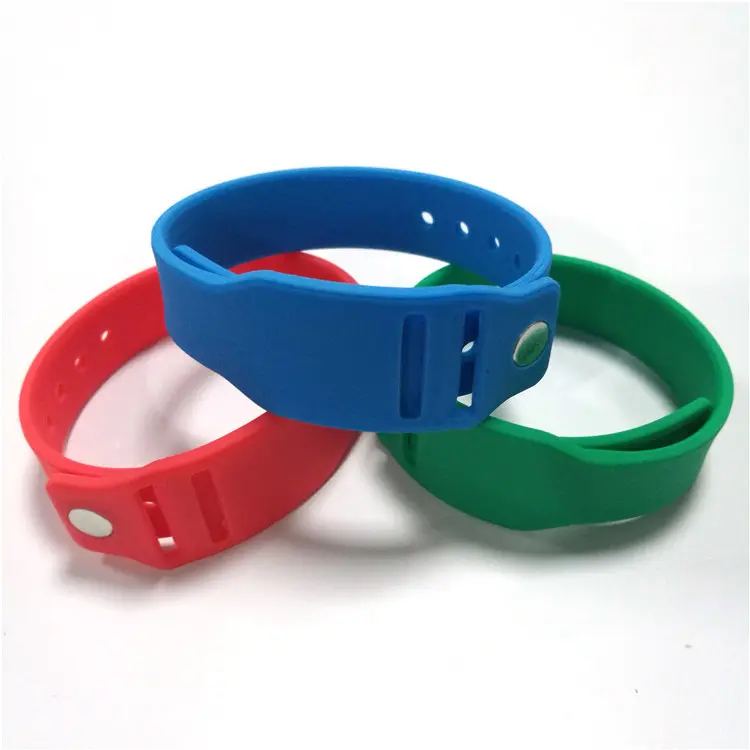 Personalizzato Regolabile passivo rfid wristband del silicone nfc gomma Wristbandwith tasca inserto mini carta di rfid per il pagamento