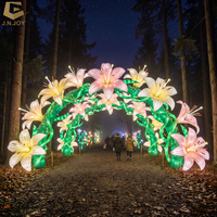 Installation de lanternes de jardin bioluminescentes, affichage lumineux des insectes pour jardin botanique, expérience lumineuse immersive nocturne