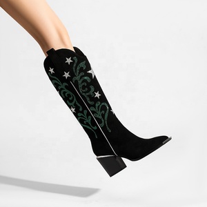 Personalizzabili <span class=keywords><strong>stivali</strong></span> da Cowboy occidentali da <span class=keywords><strong>donna</strong></span> in finta pelle scamosciata nera con accenti a stella ricamati in strass <span class=keywords><strong>verde</strong></span> per l'autunno - Product Image 3