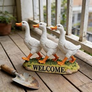 Letrero de Bienvenida de Resina para Exteriores con Diseño de Familia de Patos, Linda Estatua de Ganso para Decoración de Jardín o Porche, Figura de Animal Resistente a la Intemperie para Decoración Rústica - Product Image 5