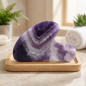 Pierre de Guasha en Améthyste Naturelle Polie, Sculptée à l'effigie de l'Ombre, Cristal de Forme Libre du Gujarat pour Massage Facial, Décoration d'Intérieur et Feng Shui - Product Image 1