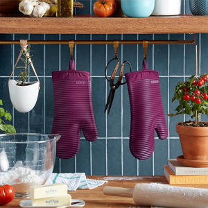 Ensemble <span class=keywords><strong>de</strong></span> gants <span class=keywords><strong>de</strong></span> four en silicone souple nervuré avec logo personnalisé Style pointillé <span class=keywords><strong>pour</strong></span> grill micro-ondes BBQ dans les cuisines 2 comptes Milkshake - Product Image 4