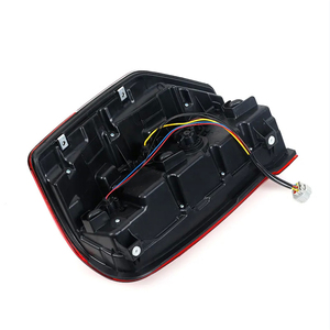 Para <span class=keywords><strong>Mitsubishi</strong></span> Triton <span class=keywords><strong>L200</strong></span> 2018-2024 nuevo par LED lámpara de luz trasera de freno de parada trasera con lente roja y colores de luz ámbar/amarillo - Product Image 5