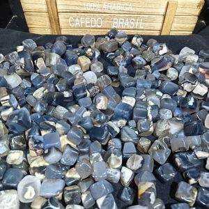 Cristaux <span class=keywords><strong>de</strong></span> méditation en pierres précieuses naturelles à <span class=keywords><strong>prix</strong></span> <span class=keywords><strong>de</strong></span> gros, Agate volcanique sculptée en cube carré pour cadeaux féminins - Product Image 3
