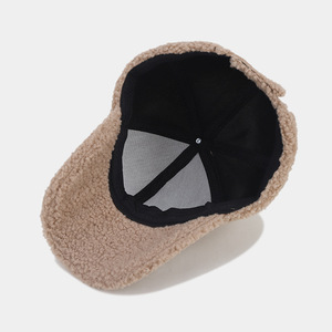 Casquette de baseball d'hiver unisexe bord incurvé épais et chaud en fausse laine d'agneau, couleurs unies, logo personnalisé brodé à la main - Product Image 4