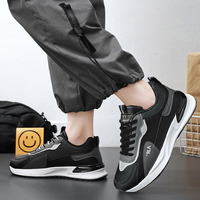 Baskets de jogging rétro imperméables et coupe-vent en cuir synthétique souple avec empiècements dégradés et talonnette discrète