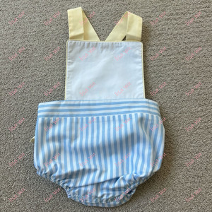 Witte romper met oogjes en strikjes op de rug voor babymeisjes, gebreide gestreepte bubbelromper voor jongens, bijpassende babykleding voor broers en zussen, pasgeboren babykleding - Product Image 5
