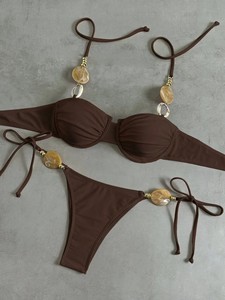 Conjunto de bikini de 2 piezas para mujer al por mayor, con aros, copas acolchadas, transpirable, de secado rápido, con cuentas de resina y tanga con lazo lateral. - Product Image 6