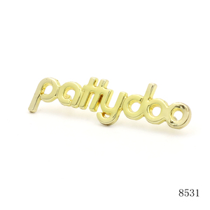 Etiqueta Metálica de Alta Calidad Chapada en Oro para Bolsos, Logotipo Personalizado con <span class=keywords><strong>Letras</strong></span> Metálicas y Pasadores - Product Image 1