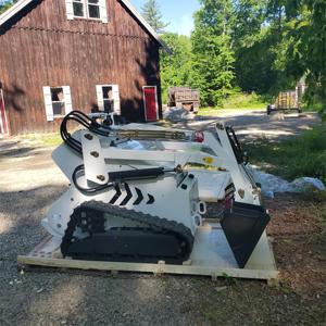 توصيل مجاني من CE/EPA Euro 5 لوادر حديقة صغيرة جرافات توجيه انزلاقية صغيرة مع دلاء حفر حلزونية محراث ثلج وخنادق - Product Image 5