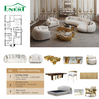Conjunto de Muebles de Lujo para Villa, Sofá Seccional Curvo de Diseño Italiano con Detalles Metálicos Ornamentados para Proyectos Residenciales de Élite