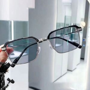 Gafas de Lectura Fotocromáticas con Marco Cuadrado y Protección Anti-Luz Azul, Diseño Personalizado con Logotipo, Moda 2025 - Product Image 2