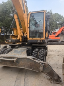 เครื่องขุด21ton ฮุนไดแบบ210w-9เครื่องยนต์คัมมินส์มือสองสภาพดีผลิตจากเกาหลี - Product Image 4