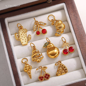 Gourmet Gallery |   Pendentif breloque en acier inoxydable plaqué or PVD 18 carats pour la fabrication de bijoux (thème boulangerie, aliments, fruits) |   Imperméable et durable - Product Image 3
