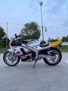 Moto d'occasion Hercules <span class=keywords><strong>CBR</strong></span> 250RR MC19 Phase Quatre cylindres Refroidi par eau <span class=keywords><strong>250cc</strong></span> Vitesse maximale 150 km/h - Product Image 2