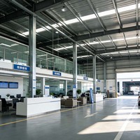 Construcción de estructura de acero para salas de exposición 4S de concesionarios de automóviles medianos, con ensamblaje de pernos modular ligero y bajo costo de mantenimiento.