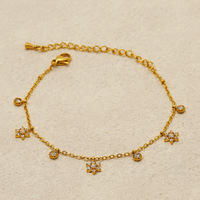 Trendiges Armband für Damen 18K Vergoldeter Edelstahl Mode Stern Mond Leicht-Luxuriöses Minimalistisches Design