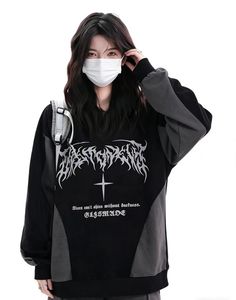 Felpa Oversize Spessa da 300g, in Misto Polycotton, con Stampa di Bande Metalliche Gotiche e Dettaglio a Croce, per Autunno Inverno - Product Image 1