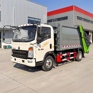 Camion à ordures compacteur HOWO 4x2 à chargement arrière de 7 mètres cubes, camion de transport de déchets diesel manuel - Product Image 3