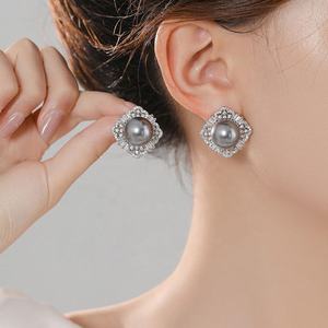 Pendientes de Botón de Estilo Retro Europeo Americano para Mujer, Circonita, Imitación de Perla, Plateado, Dorado, Geométrico, de Alta Gama, Versátil - Product Image 1