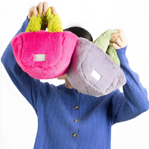 Bolso de mano de piel sintética esponjosa para mujer, con logotipo personalizado, bolsos de felpa, bolso cruzado mini tipo cubo, moderno y lindo - Product Image 3