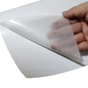 Fabricante de Película de Laminación en Frío, Rollo de Película de PVC con Purpurina y Acabado Mate, Autoadhesiva y Flexible - Product Image 4