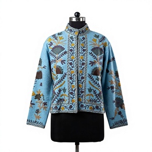 Veste d'hiver courte en laine bleu ciel avec broderie florale Aari du Cachemire et col montant ODM - Product Image 2