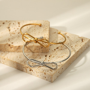 Hot <span class=keywords><strong>NEW</strong></span> Unisex tối giản 18K PVD vàng chứng nhận thép không gỉ không bị xỉn màu Bow mở Vòng Đeo Tay và Vòng cổ trang sức Set - Product Image 5