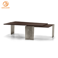 Table d'écriture asymétrique à niveaux avec base en métal texturé moderne et pieds en acier robuste, mobilier de bureau à domicile de style loft