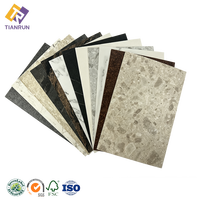 Plaque HPL (High Pressure Laminate) effet marbre, faible entretien, pour crédence de cuisine