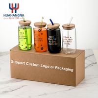 Tasse à soda 16oz 480ml en verre en forme de canette de bière avec logo personnalisé en stock avec couvercle en bambou et paille