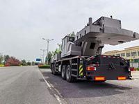 ZOOMLION 100 Ton ZTC1000VS5 Crane Truk Mobile Bekas 2000 Jam Kerja Tinggi Angkat 51m Pemberat 24 Ton Mesin Yuchai Berkualitas Tinggi