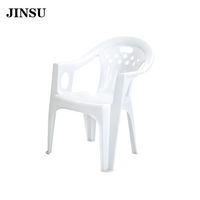 Vente en gros Grande chaise de jardin empilable en plastique PP Chaise en plastique blanche de haute qualité