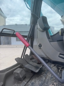 VENTE FLASH : Excavatrice hydraulique Kobelco SK200 en excellent état, moteur Hino puissant, fonctionnement fluide, prête pour les grands projets - Product Image 6