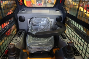 Chargeuse compacte sur chenilles Cougars CG67T fiable avec moteur 75 CV et cabine climatisée pour flottes de <span class=keywords><strong>location</strong></span> d'équipements, certifiée CE - Product Image 4