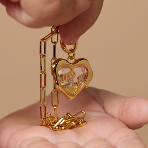 Collana alla Moda con Zirconi a Forma di Cuore, Stile Lusso Leggero, Versatile, con Catena in Rame Stile Bambù, Gioiello Sportivo Fai-da-Te - Product Image 1
